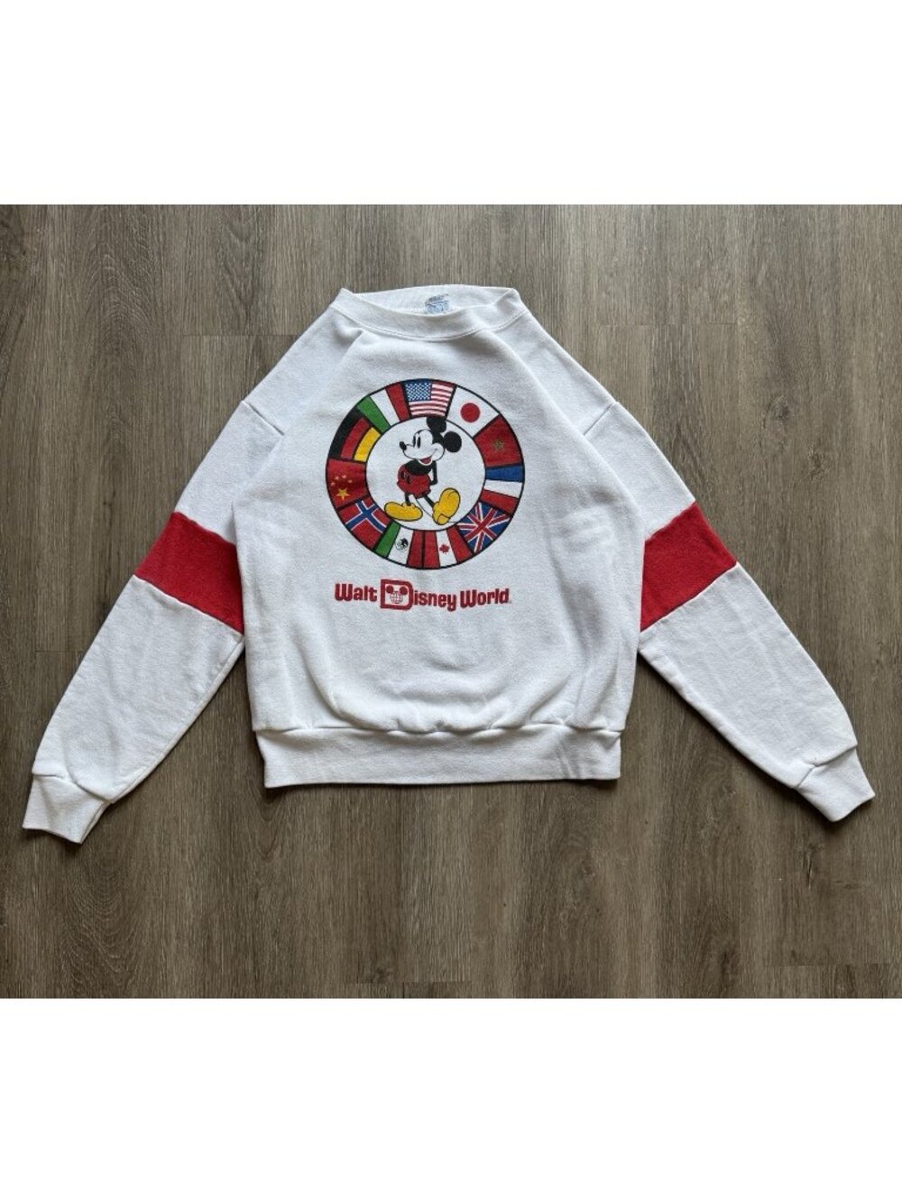 Rare Vintage 80s 90s Disney World Mickey Mouse Flag Country White Sweatshirt USA
